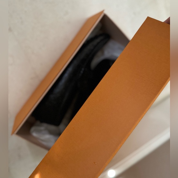 Men’s Louis Vuitton loafers. Great condition like new. Only worn twice. - Picture 6 of 8